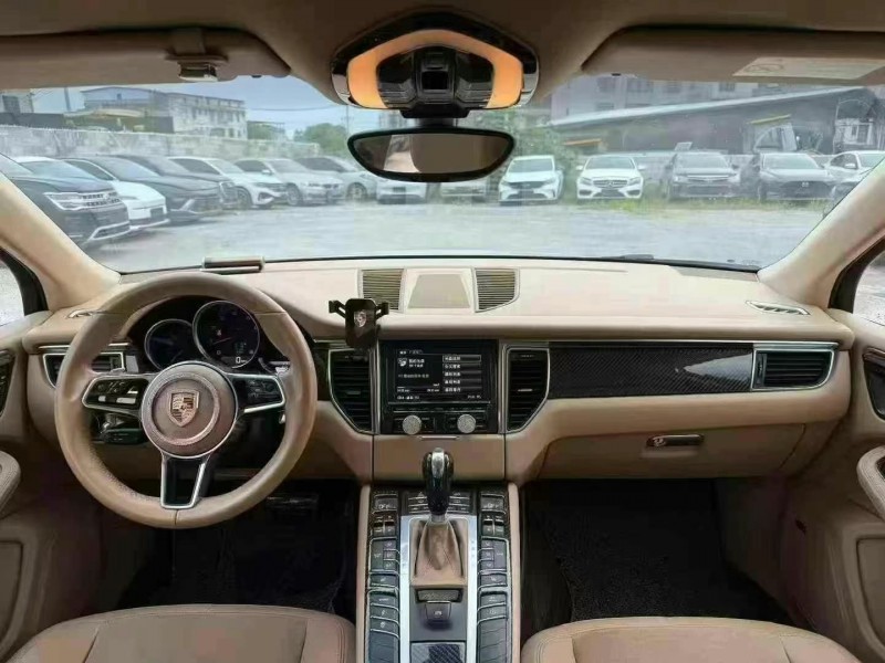 防城港15年保時捷Macan4