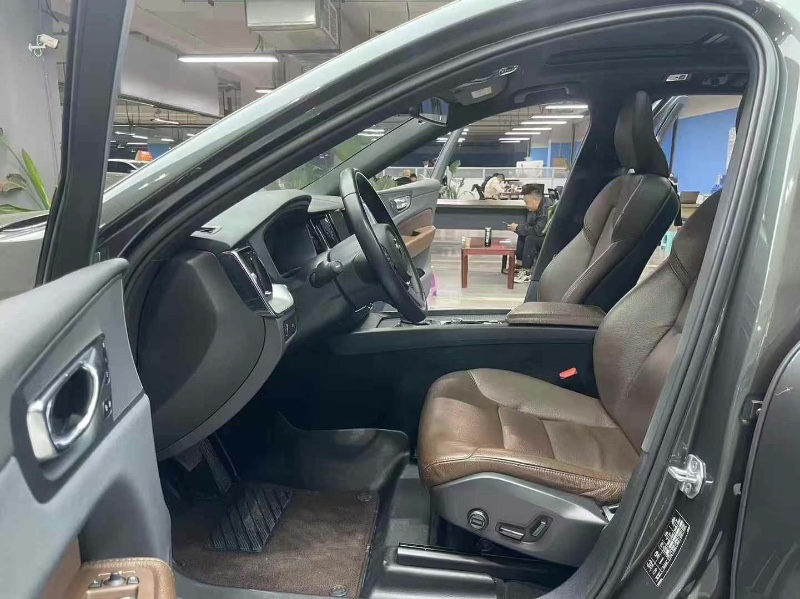 成都20年沃爾沃XC605