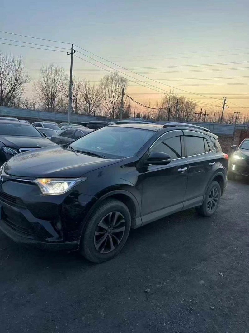 太原17年豐田RAV4榮放2
