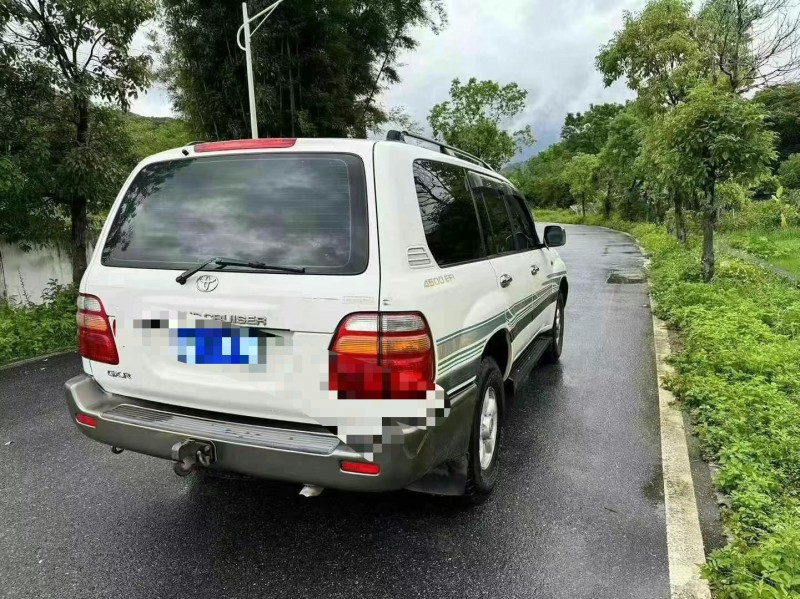 广州02年丰田兰德酷路泽7