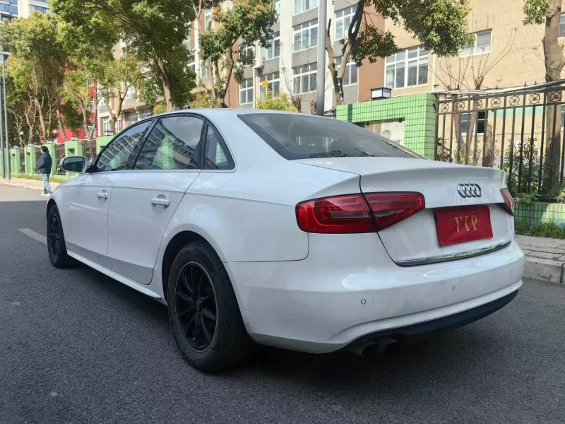 成都16年奧迪A4L8