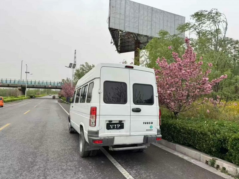 日照23年依維柯得意7