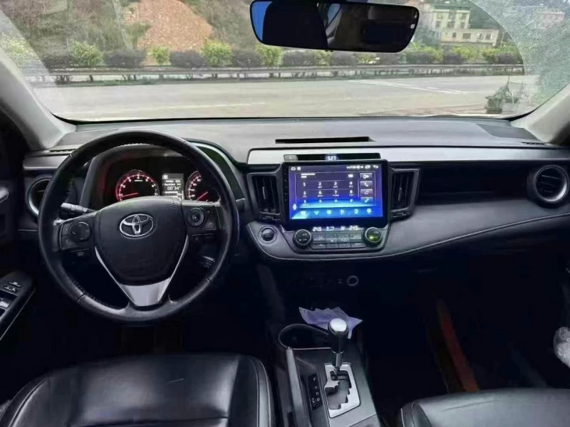 南寧18年豐田RAV44