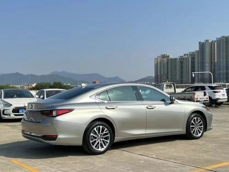 东莞24年雷克萨斯ES8