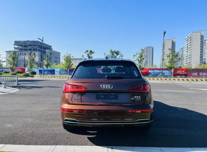 濟寧19年奧迪Q59