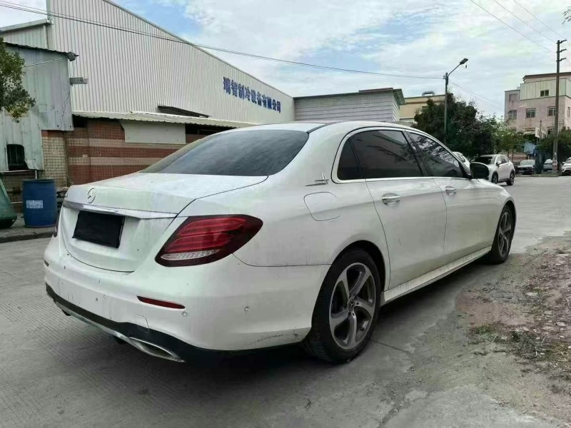广州19年奔驰E8