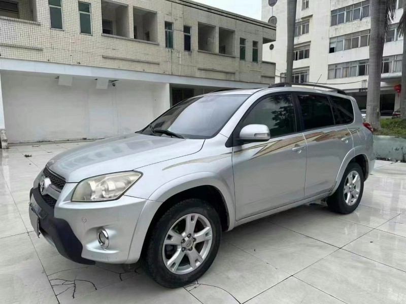 广州13年丰田RAV42