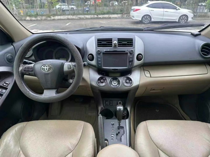 广州13年丰田RAV44