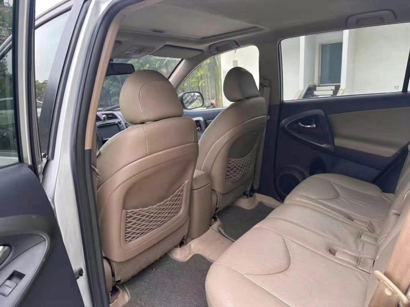 广州13年丰田RAV46