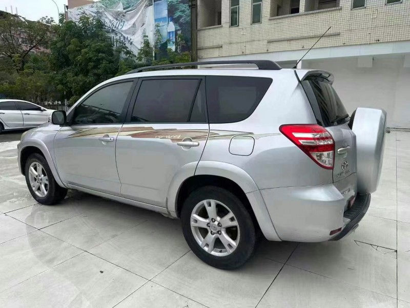 广州13年丰田RAV47