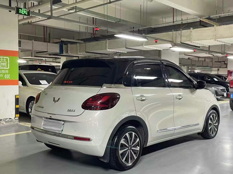 成都23年五菱汽車繽果8