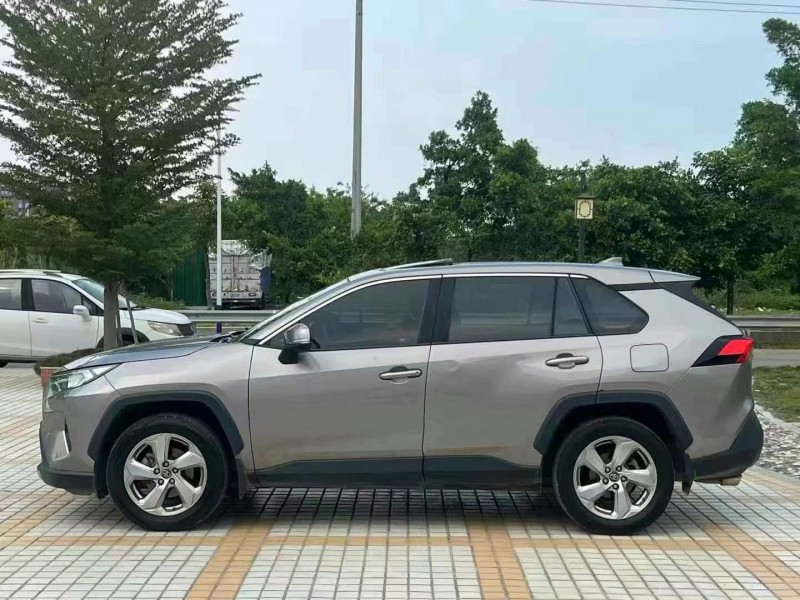 广州20年丰田RAV4荣放3