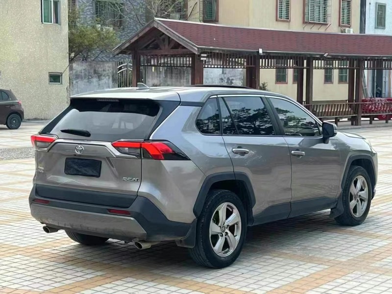 广州20年丰田RAV4荣放8