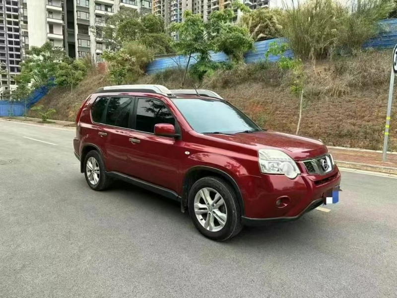 南寧12年日產奇駿3