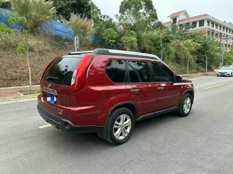 南寧12年日產奇駿7