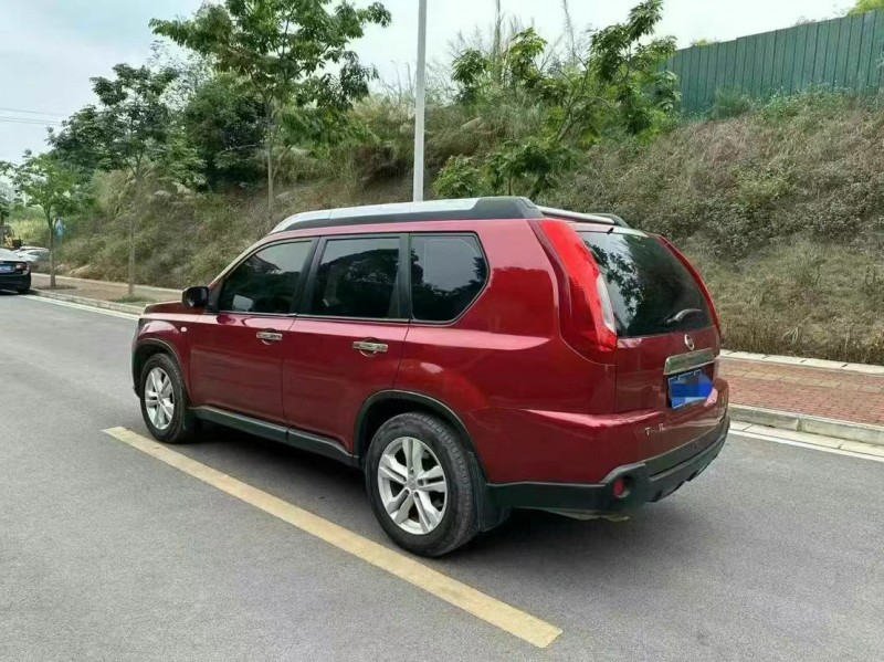 南寧12年日產奇駿8
