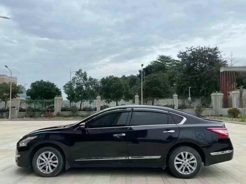 深圳15年日產天籟8