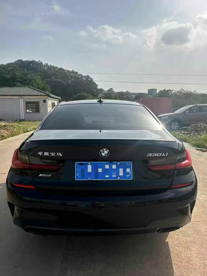 广州22年宝马3系9
