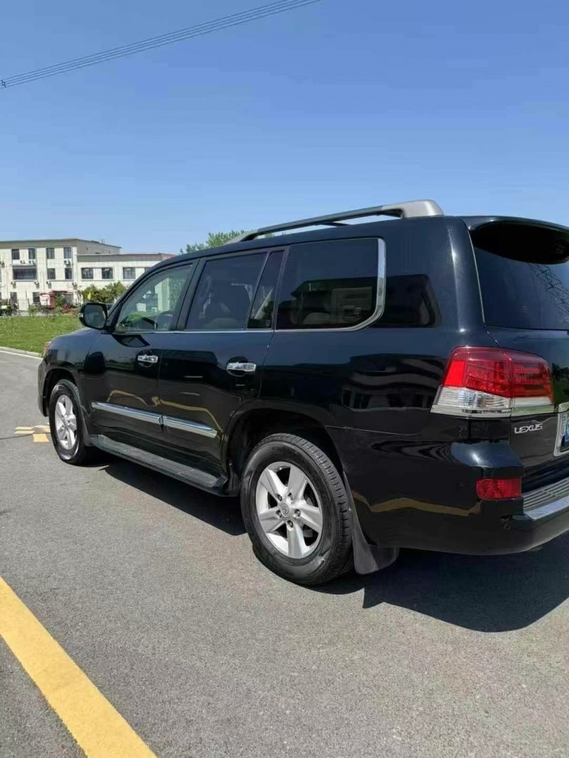 广州12年雷克萨斯LX7