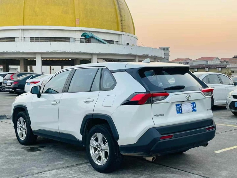 東莞21年豐田RAV4榮放7