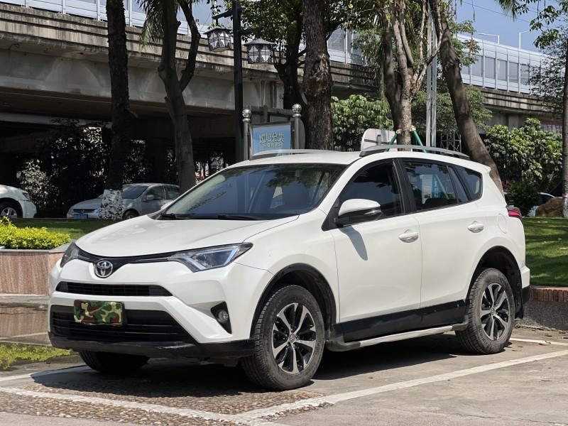 東莞17年豐田RAV4榮放3