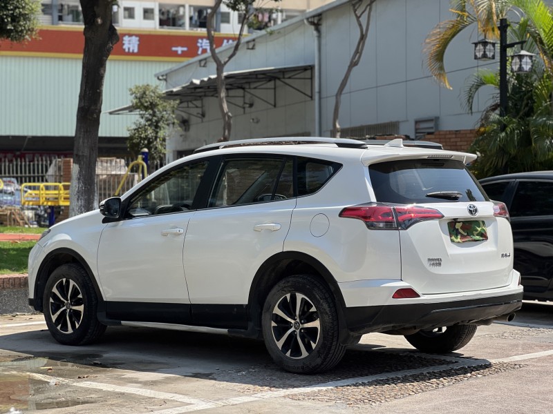 東莞17年豐田RAV4榮放7