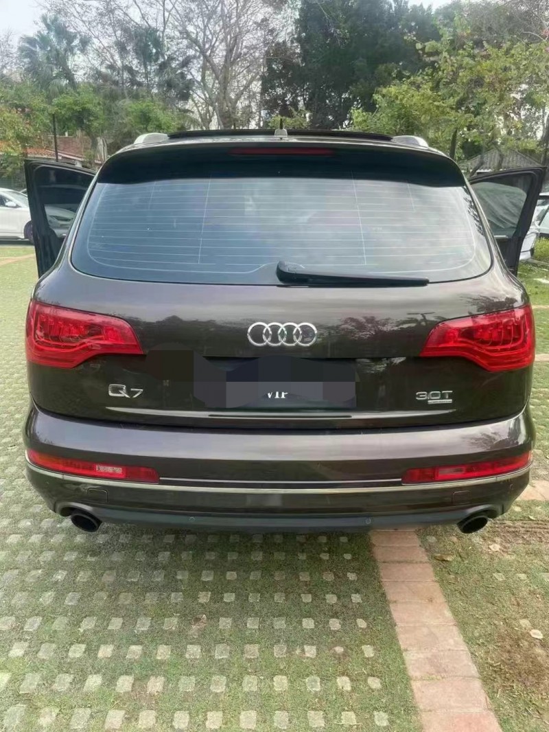 東莞12年奧迪Q77