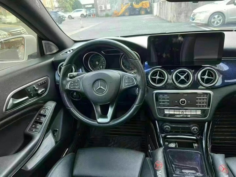 广州18年奔驰CLA3