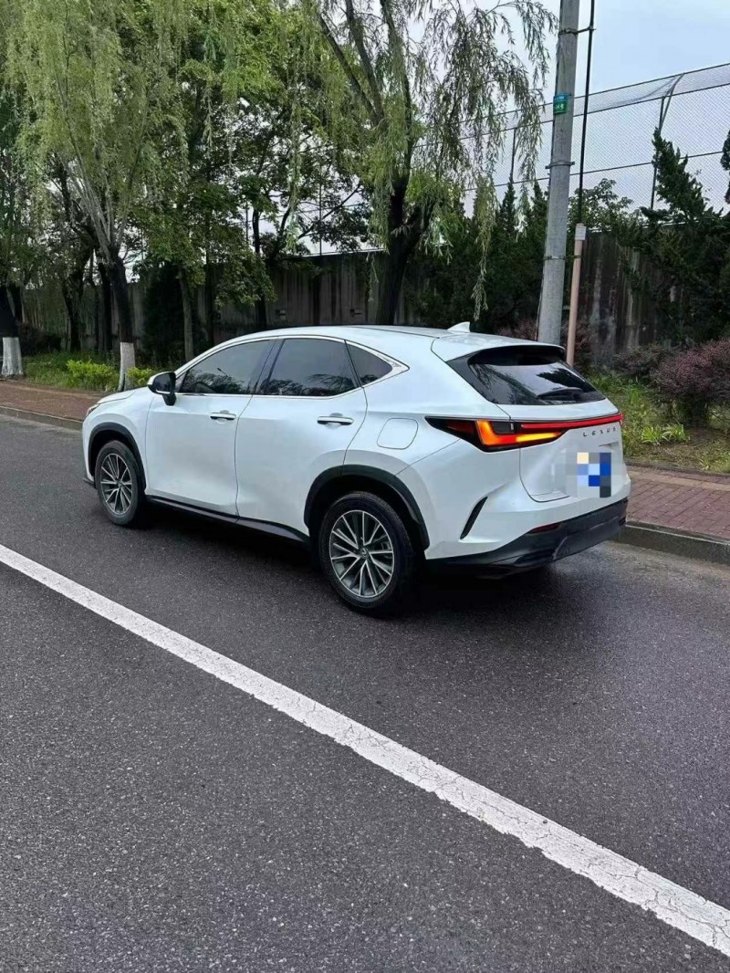 济宁23年雷克萨斯NX7