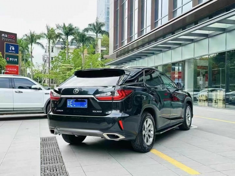 广州18年雷克萨斯RX8