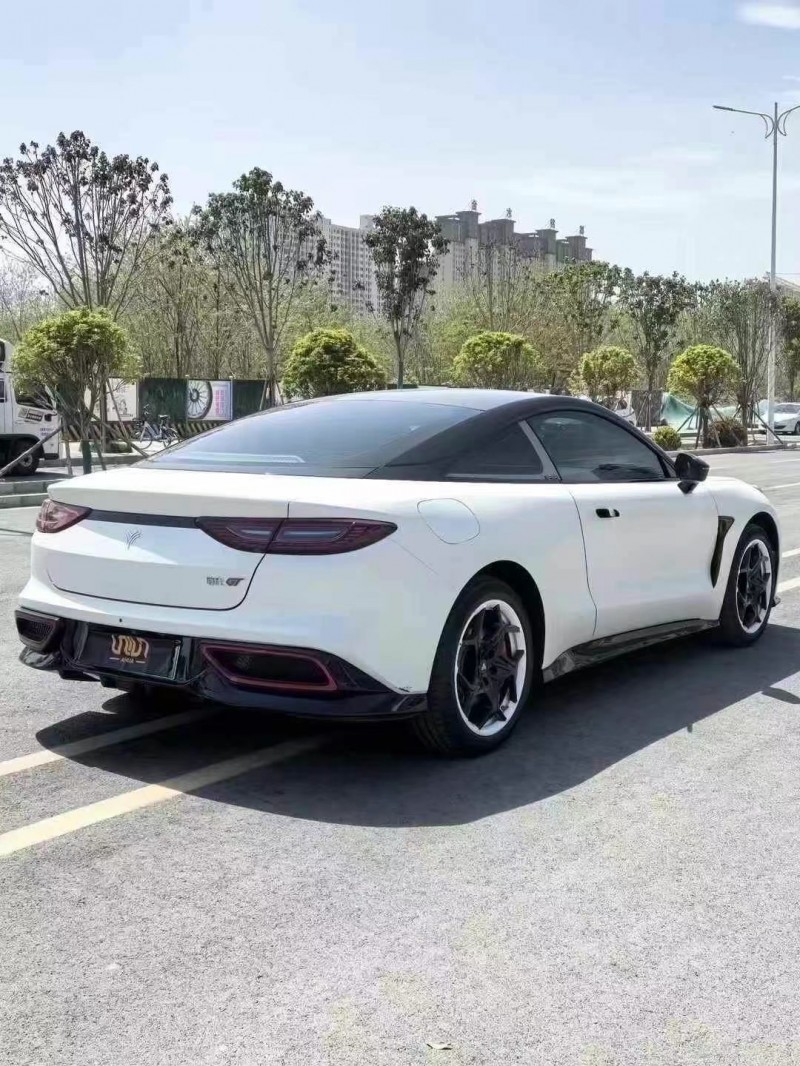 西安24年哪吒GT5