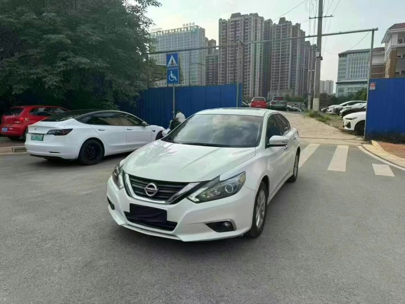 南寧18年日產天籟3