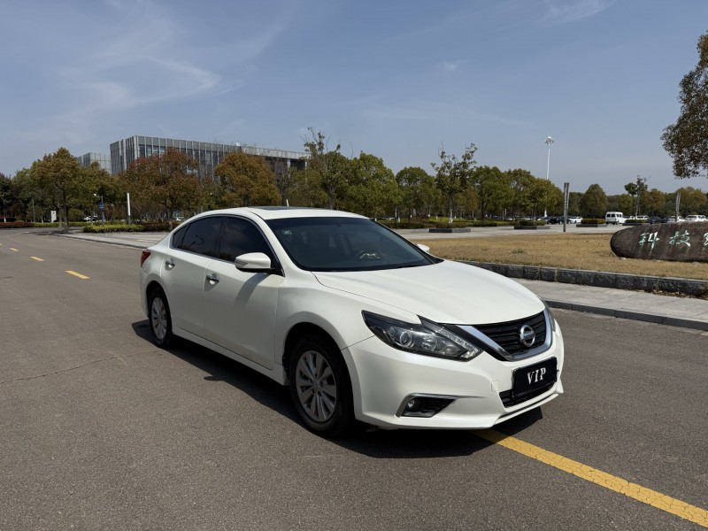 鹽城17年日產天籟3