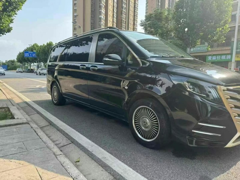 广州22年奔驰威霆2