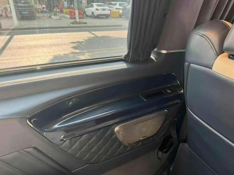 广州22年奔驰威霆4