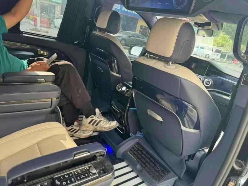 广州22年奔驰威霆7