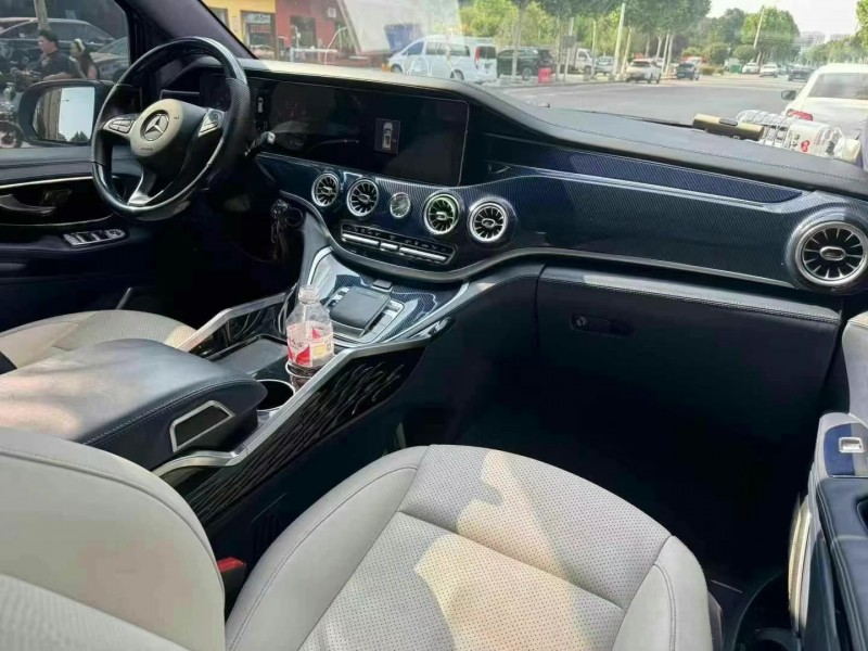 广州22年奔驰威霆8