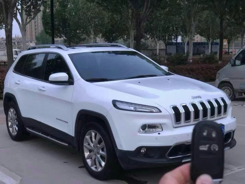 滄州17年Jeep自由光3