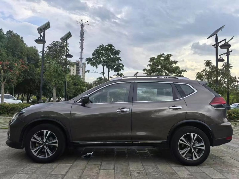 昭通20年日產奇駿3