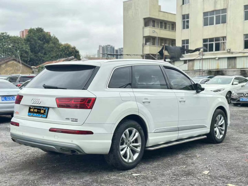 廣州16年奧迪Q78