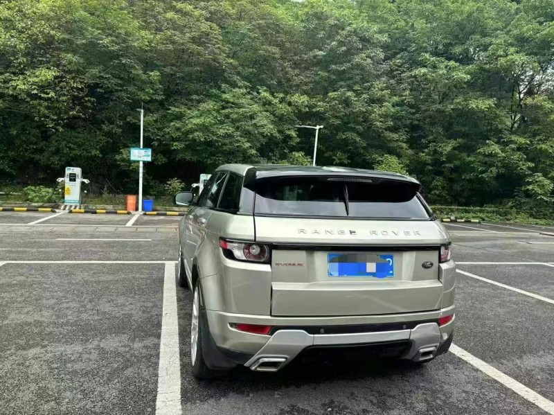 重慶12年路虎極光8