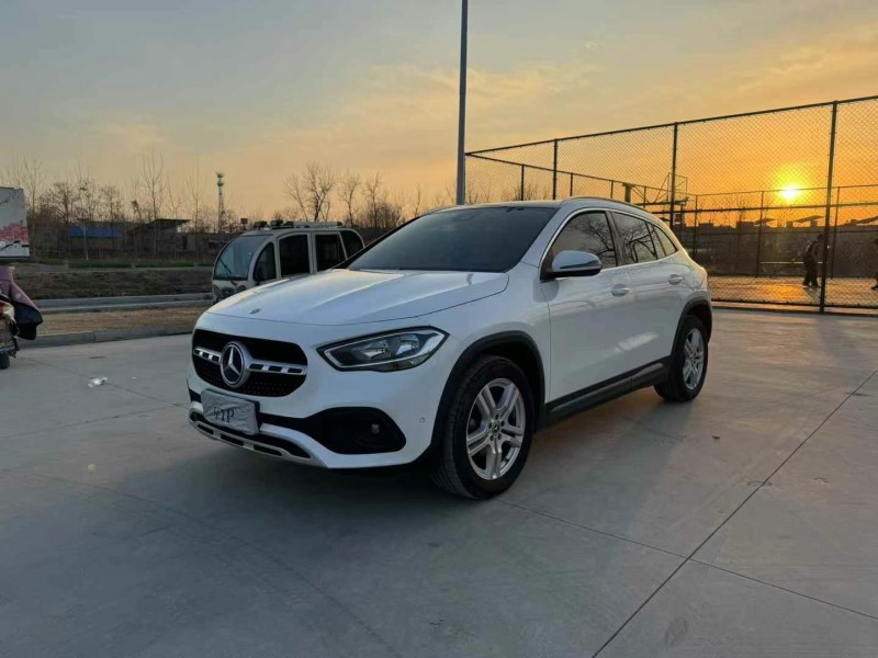 徐州21年奔驰GLA3