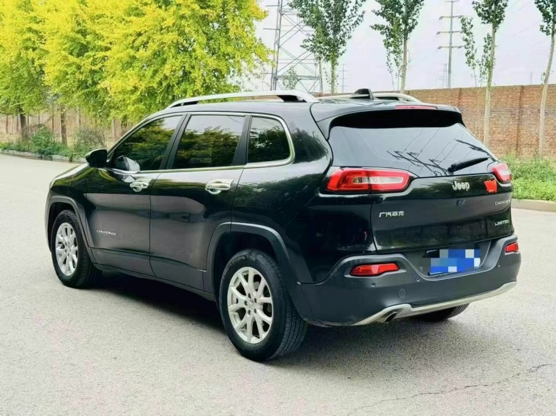 煙臺18年Jeep自由光8