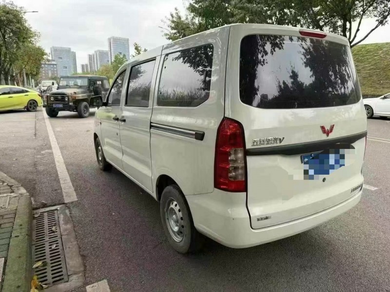 重慶22年五菱汽車宏光4