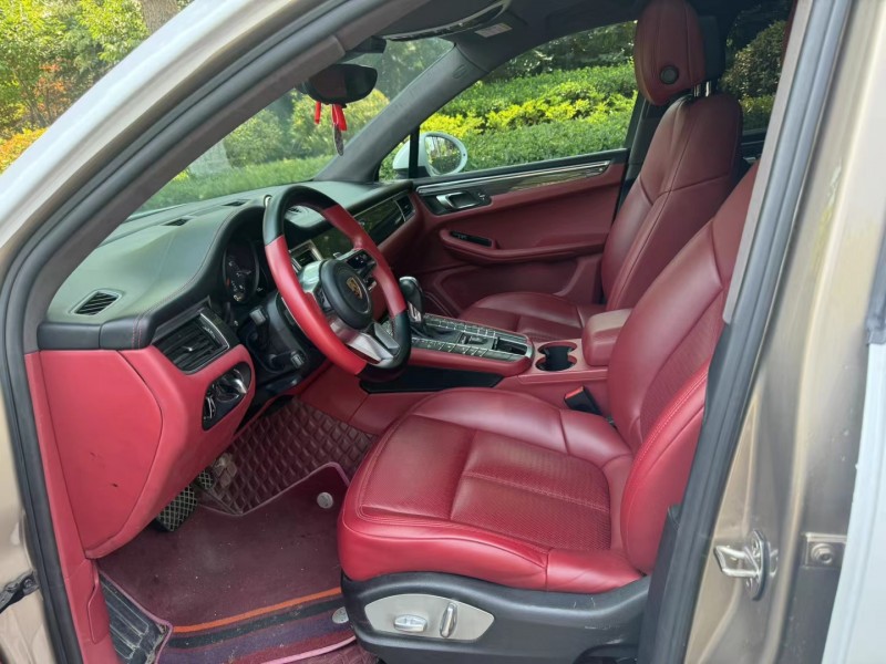 青島17年保時捷Macan4