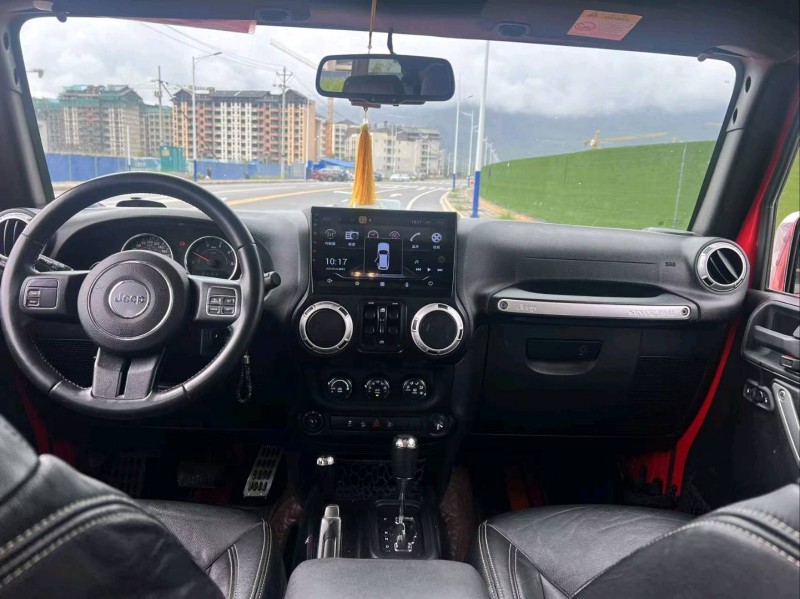 大理16年Jeep牧馬人8