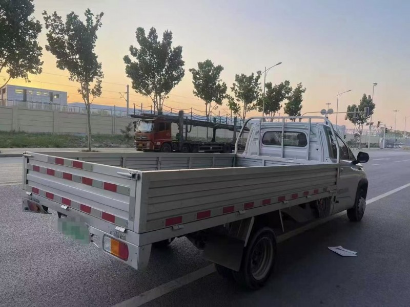 洛陽23年五菱汽車菱勢黃金卡8