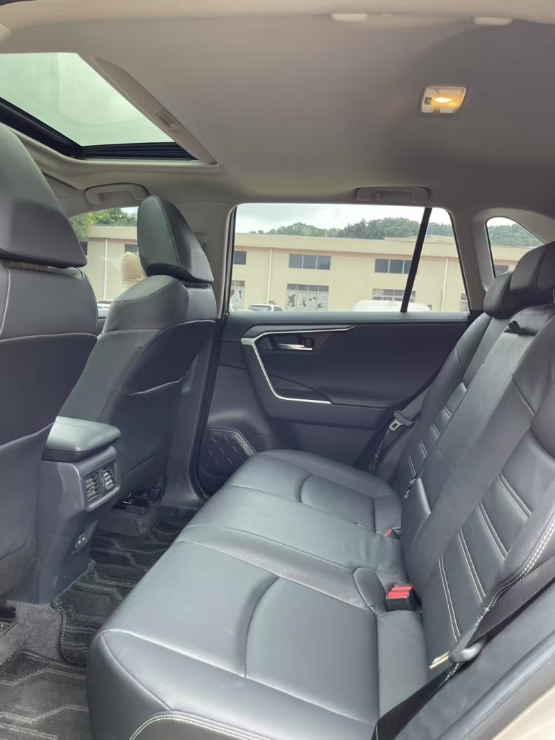 中山22年豐田RAV4榮放6
