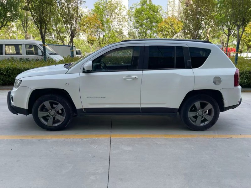 濟寧17年Jeep指南者7