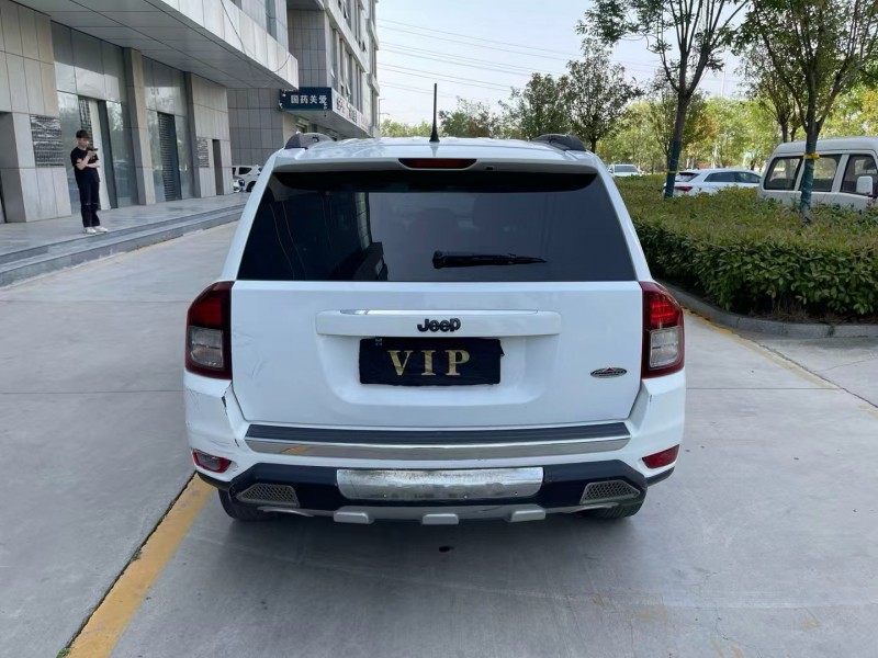 濟寧17年Jeep指南者9